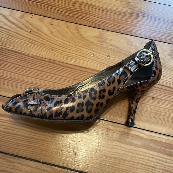 Stuart Weitzman Chatup Peep Toe Heels in Cashew Leopard Size 8 M - Picture 5 of 7